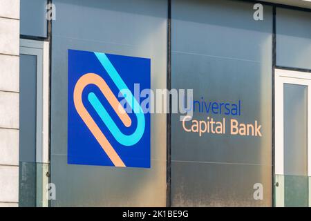 Podgorica, Montenegro - 4 giugno 2022: Logo di Universal Capital Bank. Foto Stock