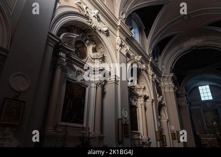 La Chiesa di S. Francesco, con l'annesso Monastero dei Padri Conventuali, fu costruita nel 1256 e completata nel 1267 Foto Stock