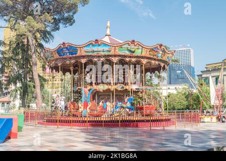 Tirana, Albania - 4 giugno 2022: Carosello su Piazza Skanderbeg. Foto Stock