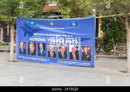 Pristina, Kosovo - 5 giugno 2022: Bandire il Kosovo grazie alla NATO. Foto Stock