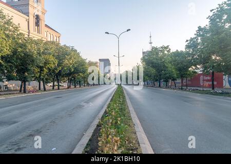 Pristina, Kosovo - 5 giugno 2022: George Walker Bush Street nella capitale del Kosovo. George W. Bush era 43rd presidente degli Stati Uniti. Foto Stock