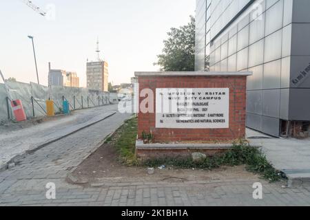 Pristina, Kosovo - 5 giugno 2022: Università di Prishtina, Campus Universitario, Facoltà di Filologia, Facoltà di Matematica e Scienze naturali. Foto Stock