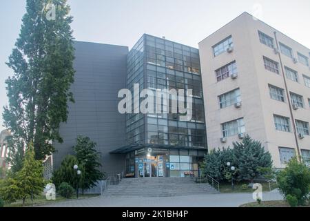 Pristina, Kosovo - 5 giugno 2022: Facoltà di Educazione dell'Università di Prishtina di Hasan Prishtina. Foto Stock