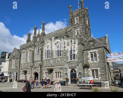 Municipio di Tavistock e arco per il mercato, Bedford Square. Progettato da Edward Rundle architetto aperto con un Grand Ball 1864. Foto Stock