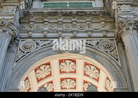 Dolmabahce sarayi museo Ottomano sultani palazzo a Istanbul Turchia il 14 settembre 2022 Foto Stock