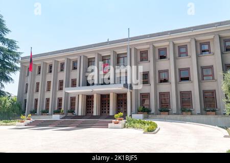 Tirana, Albania - 4 giugno 2022: Presidente della sede albanese. Ospita l'Ufficio del Presidente dell'Albania ed è il principale luogo di lavoro di Foto Stock