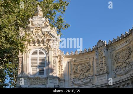 Dolmabahce sarayi museo Ottomano sultani palazzo a Istanbul Turchia il 14 settembre 2022 Foto Stock