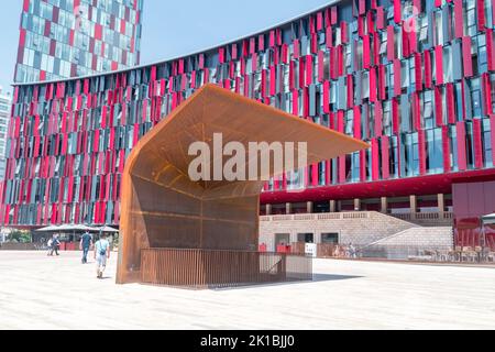 Tirana, Albania - 4 giugno 2022: Ingresso al Tirana Parking - Arena Center Underground Parking. Foto Stock