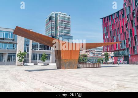 Tirana, Albania - 4 giugno 2022: Piazza Italia in estate a Tirana. Foto Stock