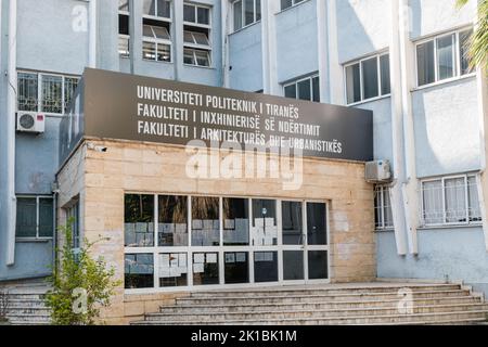 Tirana, Albania - 4 giugno 2022: Ingresso al Politecnico di Tirana, Facoltà di Ingegneria, Facoltà di architettura. Foto Stock