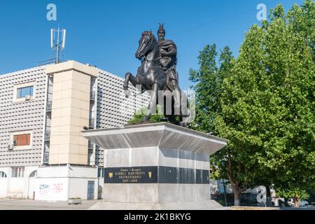 Pristina, Kosovo - 5 giugno 2022: Monumento Skanderbeg nel centro di Pristina. Foto Stock