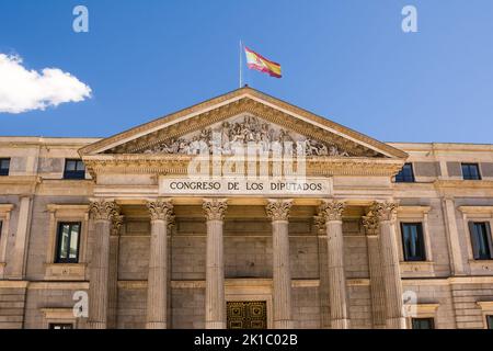 Particolare del frontone del Palazzo dei deputati di Madrid Foto Stock