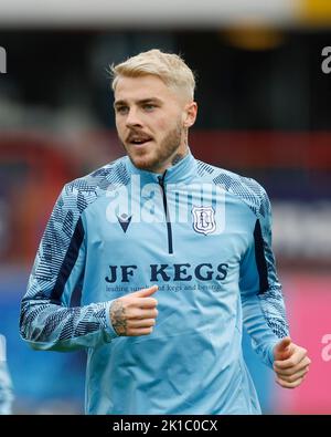 Dundee, Regno Unito. 17th Set, 2022. 17th settembre 2022; Dens Park, Dundee, Scozia: Campionato scozzese di calcio, Dundee contro Inverness Caledonian Thistle; Tyler francese di Dundee durante il riscaldamento prima della partita credito: Action Plus Sports Images/Alamy Live News Foto Stock