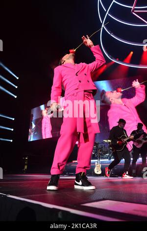 Miami, Florida, Stati Uniti. 16th Set, 2022. Prince Royce si esibisce dal vivo sul palco durante il concerto Prince Royce - Classic Tour alla FTX Arena il 16 settembre 2022 a Miami, Florida. Credit: Mpi10/Media Punch/Alamy Live News Foto Stock