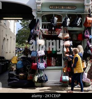 Ipswich, Suffolk, UK - 17 settembre 2022 : può borsa e negozio di accessori fondato nel 1995. Upper Brook Street. Foto Stock