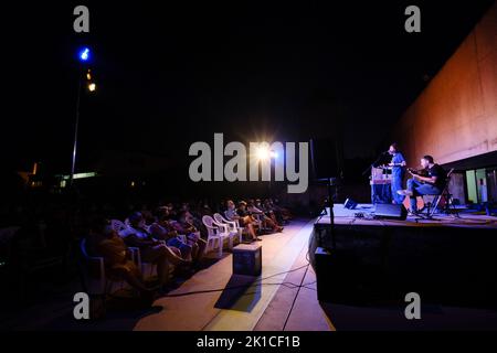 VerdCel, -Alfons Om-. , Terrazza dell'edificio El Molinar, Montuiri, Maiorca, Isole Baleari, Spagna. Foto Stock