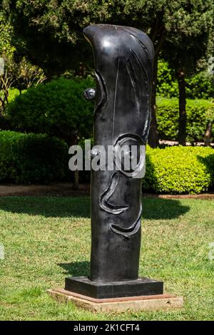 Joan Miró (spagnolo, 18931983), Figura, 1976, bronzo fuso a cera persa, giardino Marivent, Palma, Maiorca. Foto Stock