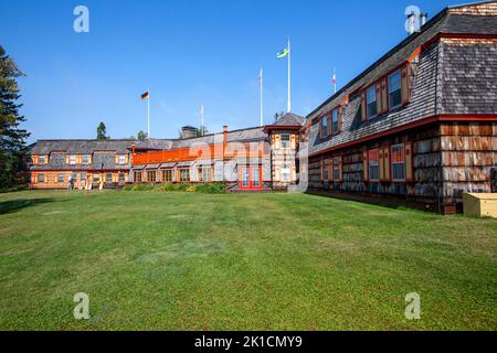 Esterno del Naniboujou Club Lodge 1928 nel Minnesota settentrionale lungo le rive del Lago superiore nella Contea di Cook. L'edificio e' stato progettato in un colore Foto Stock