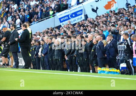 Tottenham, Londra, Regno Unito. 17th Set, 2022. Calcio della Premier League, Tottenham Hotspur contro Leicester City; silenzio minuto in memoria della Regina. Credit: Action Plus Sports/Alamy Live News Foto Stock