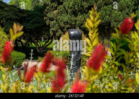 Joan Miró (spagnolo, 18931983), Figura, 1976, bronzo fuso a cera persa, giardino Marivent, Palma, Maiorca. Foto Stock