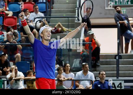 La ceca Jiri Lehecka celebra la vittoria dopo la Coppa Davis - World Group i match contro Israele a Tel Aviv, Israele, 17 settembre 2022. (Foto CTK/Pad Foto Stock