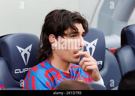 Barcellona, Spagna. 17th Set, 2022. Hector Bellerin siede sul banco durante la partita la Liga tra il FC Barcelona e l'Elche CF allo Stadio Spotify Camp Nou di Barcellona, Spagna. Credit: Christian Bertrand/Alamy Live News Foto Stock