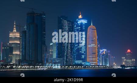 Doha, Qatar - Settembre 09,2022 : skyline colorato del centro di Doha. Foto Stock