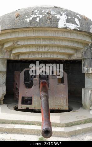 Batteria Longues-sur-Mer, L, Francia - 21 agosto 2022: Batteria pistola del Muro Atlatico in Normandia Foto Stock