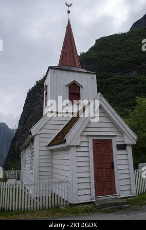 Undredal, Norvegia - 19 giugno 2022: Villaggio di Undredal nel comune di Aurland nella contea di Vestland, situato lungo il Aurlandsfjorden che è un ramo fuori Foto Stock