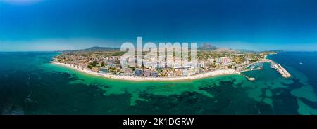 Veduta aerea del drone di la Vila Joiosa Villajoyosa, Provincia di Alicante, Costa Blanca, Spagna Foto Stock