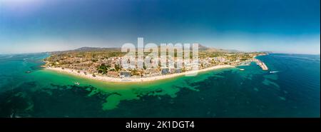 Veduta aerea del drone di la Vila Joiosa Villajoyosa, Provincia di Alicante, Costa Blanca, Spagna Foto Stock