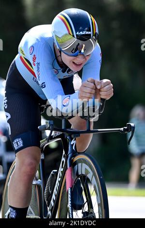 Lotte belga Kopecky raffigurato in azione durante il singolo crono femminile al Campionato Mondiale UCI Road Cycling 2022, a Wollongong, Australia, domenica 18 settembre 2022. I Mondi si svolgono dal 18 al 25 settembre. FOTO DI BELGA DIRK WAEM Foto Stock