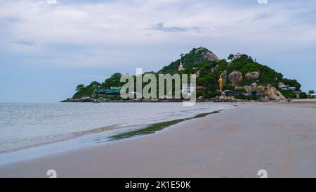 Takiab Beach Huahin Thailandia, vista aerea della spiaggia di Huahin al mattino, spiaggia vuota durante la stagione delle piogge bassa stagione in Thailandia Foto Stock