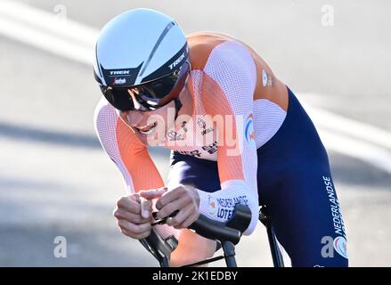 Wollongong, Australia. 18th Set, 2022. L'olandese Bauke Mollema è stato raffigurato in azione durante il singolo crono maschile all'UCI Road World Championships Cycling 2022, a Wollongong, Australia, domenica 18 settembre 2022. I Mondi si svolgono dal 18 al 25 settembre. FOTO DI BELGA DIRK WAEM Credit: Agenzia Notizie di Belga/Alamy Live News Foto Stock