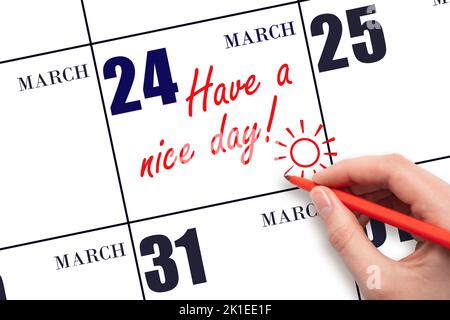 24th° giorno di marzo. La mano che scrive il testo hanno un bel giorno e disegnare il sole sulla data del calendario 24 marzo. Salvare la data. Mese di primavera, giorno del Foto Stock