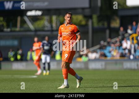 Jerry Yates #9 di Blackpool durante la partita del campionato Sky Bet Millwall vs Blackpool al Den, Londra, Regno Unito, 17th settembre 2022 (Foto di Arron Gent/News Images) Foto Stock