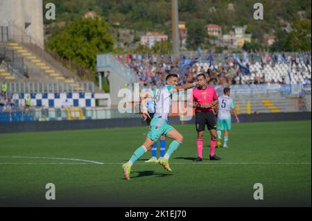 Como, Italia. 17th Set, 2022. Gabriele Moncini (Spal) festeggia dopo aver segnato durante Como 1907 vs SPAL, partita di calcio italiana Serie B a Como, Italia, Settembre 17 2022 Credit: Independent Photo Agency/Alamy Live News Foto Stock