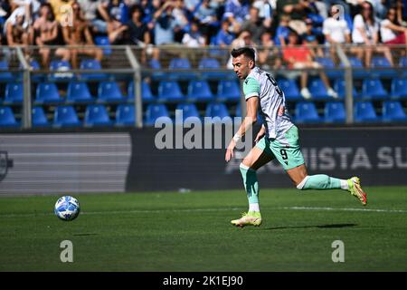 Como, Italia. 17th Set, 2022. Gabriele Moncini (Spal) in azione durante Como 1907 vs SPAL, Campionato Italiano di calcio Serie B a Como, Italia, Settembre 17 2022 Credit: Independent Photo Agency/Alamy Live News Foto Stock