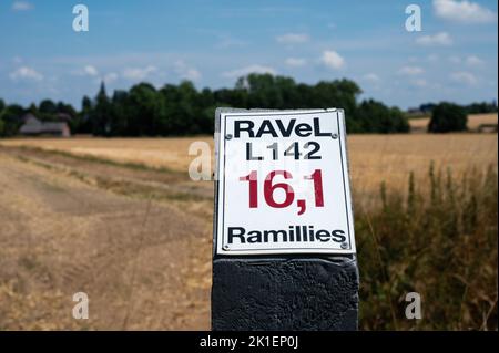 Ramillies, Regione di Wallon, Belgio, 08 02 2022 - indicazione sulla strada ciclabile L142 al km 16 Foto Stock