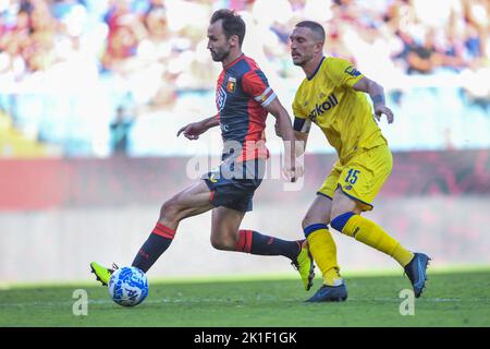 Genova, Italia. 17th Set, 2022. Milano Badelj (Genova) Tommaso Silvestri (Modena) durante la partita di calcio italiana della CFC di Genova contro Modena FC, a Genova, settembre 17 2022 Credit: Independent Photo Agency/Alamy Live News Foto Stock