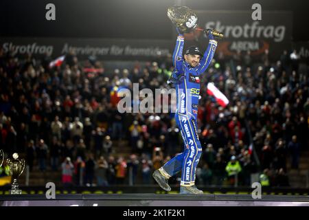 Il polacco Bartosz Zmarzlik è stato il vincitore del torneo 9 di 10 del Kaeser FIM Speedway di sabato alla Skrotfrag Arena di Malilla, Svezia. 17 settembre 2022. Foto: Stefan Jerrevång / TT / code 60160 Foto Stock