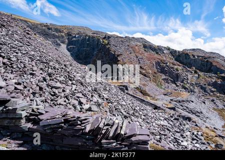 Vista della cava di ardesia Dinorwic, situata vicino ai villaggi di Dinorwig e Llanberis, Snowdonia, Galles del Nord, Regno Unito. Foto Stock