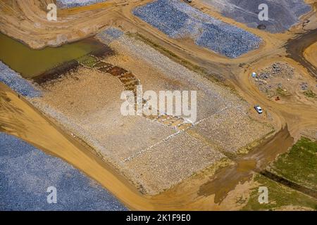 Veduta aerea, rinaturazione estuario Emscher, pianura del Reno, forme e colori, Möllen, Voerde, zona della Ruhr, Renania settentrionale-Vestfalia, Germania, navigazione interna nav Foto Stock