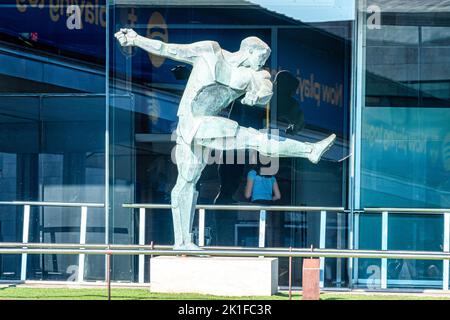 Scultura o statua di Johan Cruyff all'esterno del Camp Nou Foto Stock