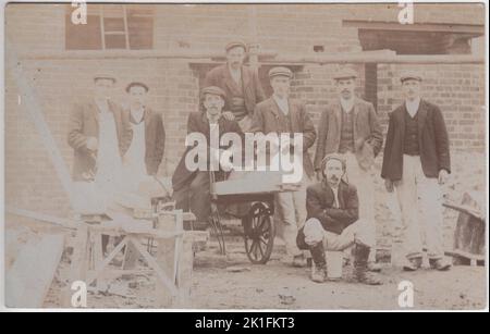 Muratore di vecchi attrezzi Foto stock - Alamy