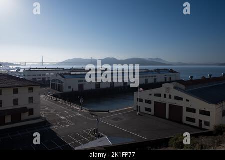 Mare della città di San Francisco, California, da Fort Mason, un ex forte dell'esercito degli Stati Uniti situato nel Marina District. Foto Stock