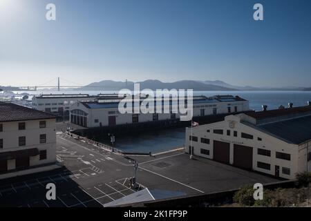 Mare della città di San Francisco, California, da Fort Mason, un ex forte dell'esercito degli Stati Uniti situato nel Marina District. Foto Stock