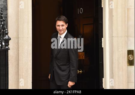 Londra, Regno Unito. 18th Set, 2022. Il primo ministro canadese Justin Trudeau arriva al 10 di Downing Street. Credit: Thomas Krych/Alamy Live News Foto Stock