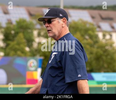 Regensburg, Baviera, Germania. 18th Set, 2022. Il manager francese BRUCE BOCHY esce dal campo prima della qualificazione World Baseball Classic nella Armin Wolf Baseball Arena di Ratisbona, Germania. (Credit Image: © Kai Dambach/ZUMA Press Wire) Foto Stock