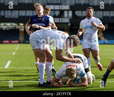 Richard Capstick si congratula con Ian Whitten di Exeter Chiefs dopo aver segnato una prova durante la partita della Gallagher Premiership Worcester Warriors vs Exeter Chiefs al Sixways Stadium, Worcester, Regno Unito, 18th settembre 2022 (Foto di Nick Browning/News Images) Foto Stock